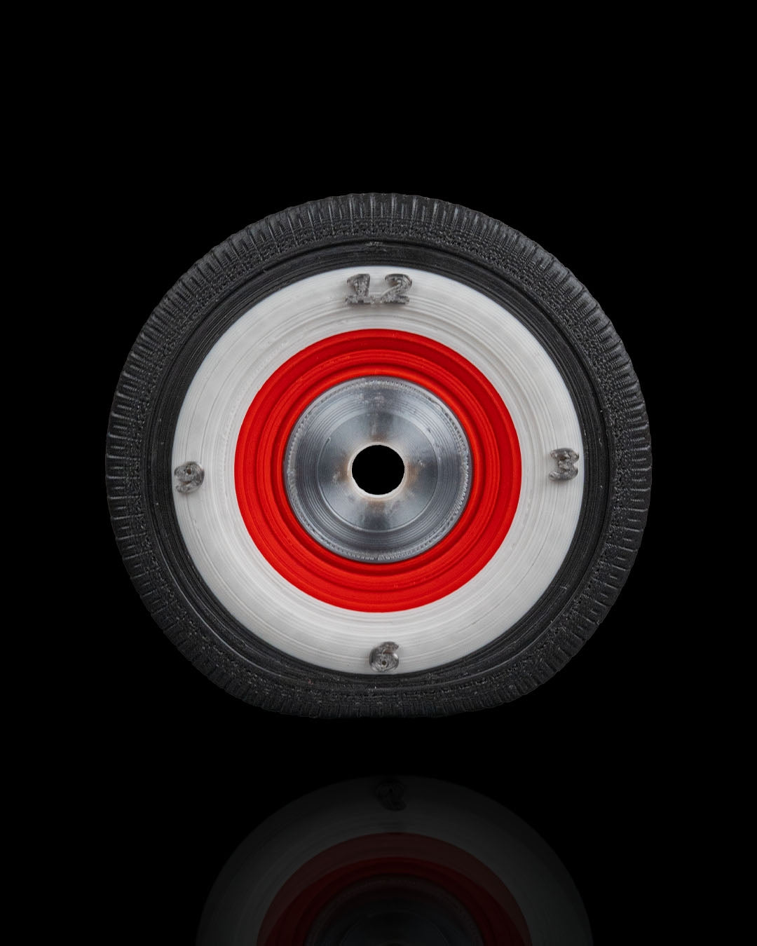 🕰️ Vintage Tire Wall Clock – Classic Automotive Style for Your Space
