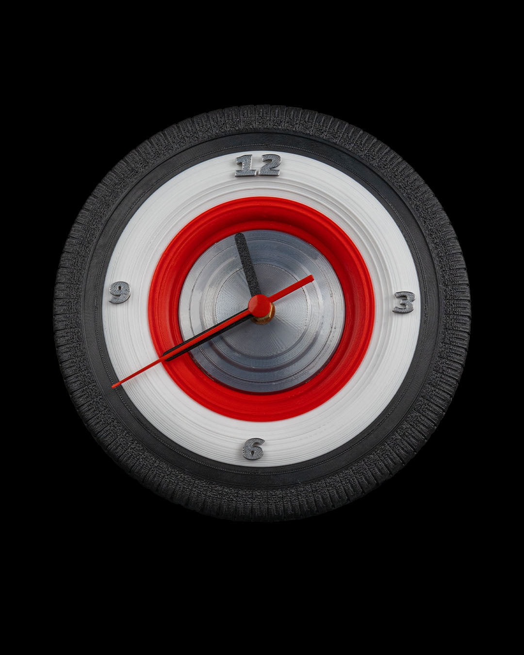 🕰️ Vintage Tire Wall Clock – Classic Automotive Style for Your Space
