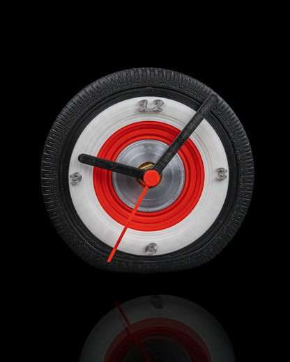 🕰️ Vintage Tire Wall Clock – Classic Automotive Style for Your Space