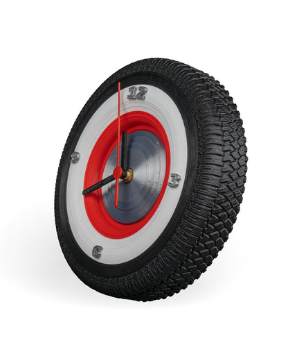 🕰️ Vintage Tire Wall Clock – Classic Automotive Style for Your Space