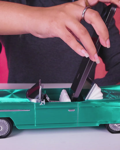 🚗 Vintage Car Phone Stand – Retro Charm Meets Modern Function